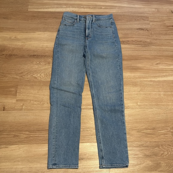 Revtown Wms. Sz. 26 Reg, High-Rise Straight Jeans, Like New - Picture 2 of 6